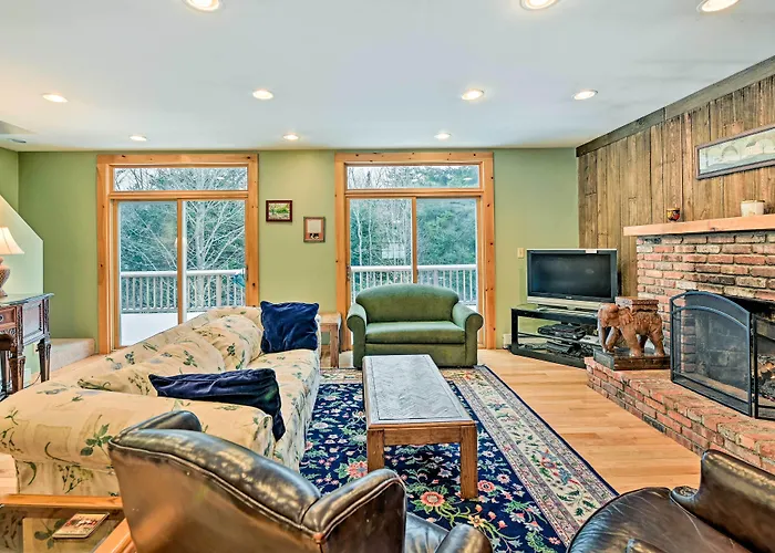 West Dover Home W/ Deck ~ 2 Mi To Mount Snow!
