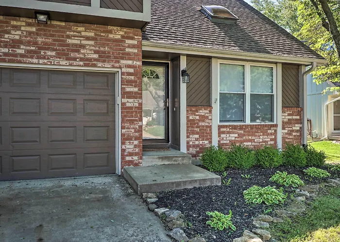 Modern Townhome W/ Fireplace: Near Stoll Park