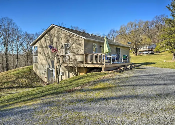 Berkeley Springs Vacation Home W/ Fire Pit!