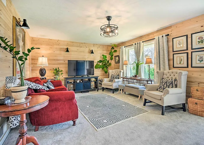 Berkeley Springs Vacation Home W/ Fire Pit!