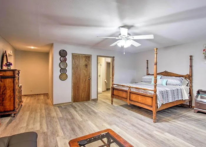 Quiet Clayton Home W/ Mountain Views 4 Mi To Lake!