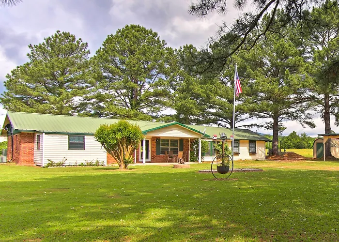 Quiet Clayton Home W/ Mountain Views 4 Mi To Lake!