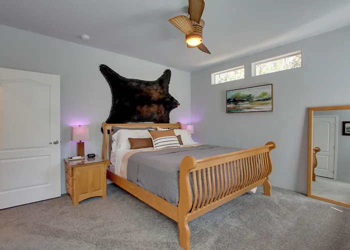 'The Hub' La Pine Vacation Rental - Dog Friendly!