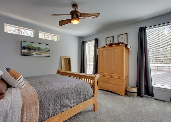 'The Hub' La Pine Vacation Rental - Dog Friendly!