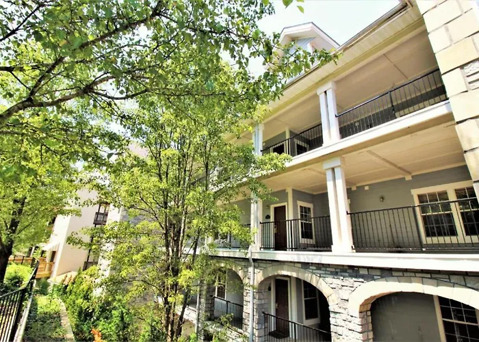 Branson'S Great Rock Retreat