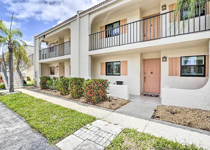 Cheery Condo With Pool Access: 3 Miles To Beach!