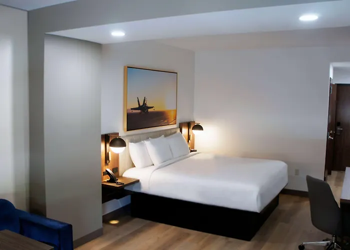 La Quinta Inn & Suites By Wyndham Manchester - Arnold Afb