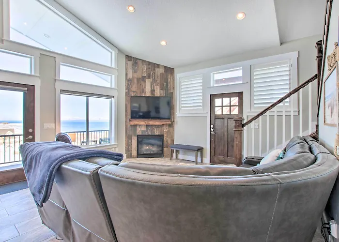 Garden City Gem: Private Hot Tub & Game Room!