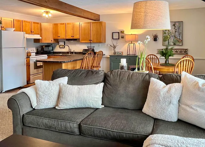 Glen Condo W/ Mountain Views: Walk To Story Land