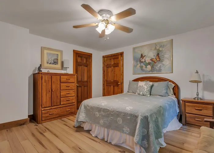 Cozy Bungalow Just Minutes From Mystic, Westerly Beaches, Boating And Casinos! Bungalow