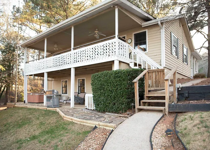 Lakefront Cottage W/ Private Hot Tub!