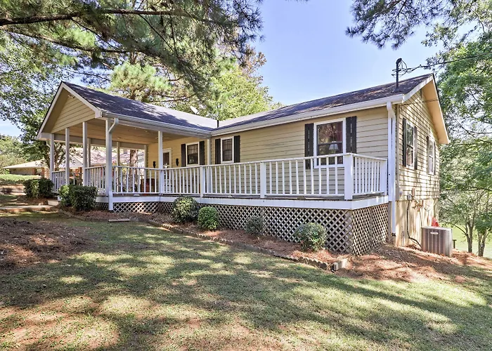Lakefront Cottage W/ Private Hot Tub!
