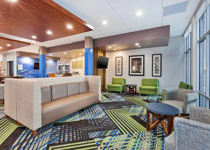 Holiday Inn Express & Suites - Grand Rapids Airport - South By Ihg