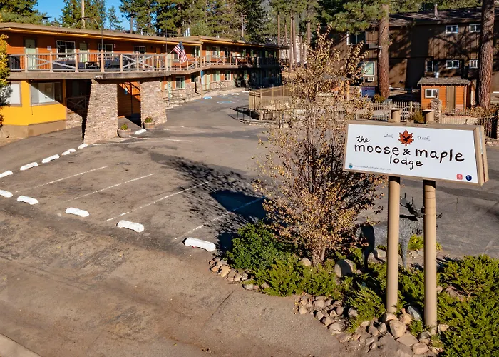 Moose And Maple Lodge