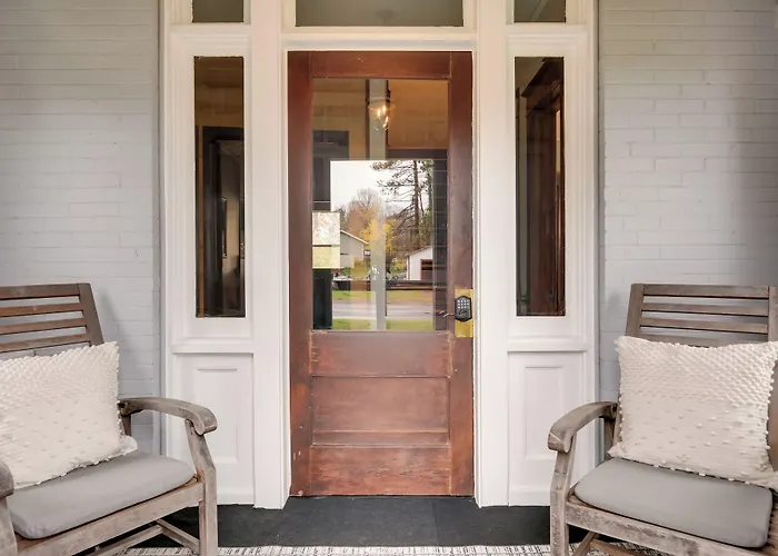 Spacious Home In Ramsay: 9 Smart Tvs + Pool Table!