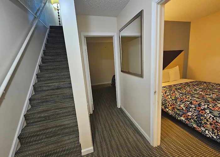 Merrimac Inn And Suite