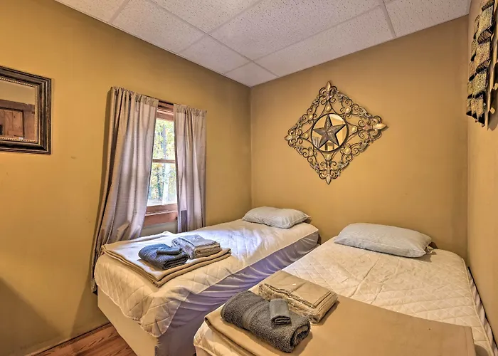 'James West' Apt W/ 50 Acres Near Raystown Lake