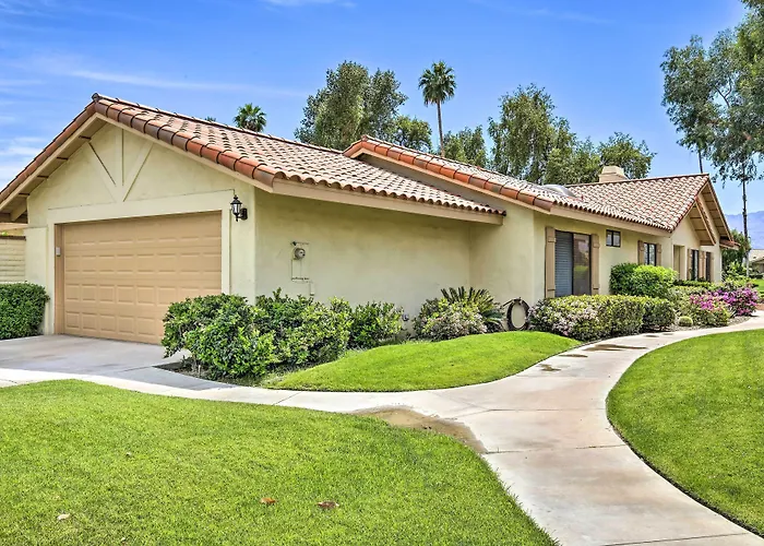 Palm Desert Escape W/ Patio, Grill & Fire Pit