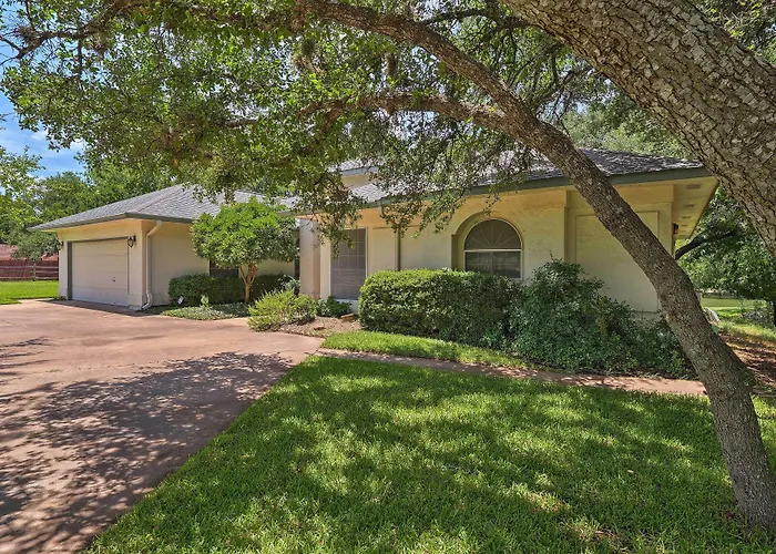 Round Rock Lakefront Home W/ Water Toys & Fire Pit