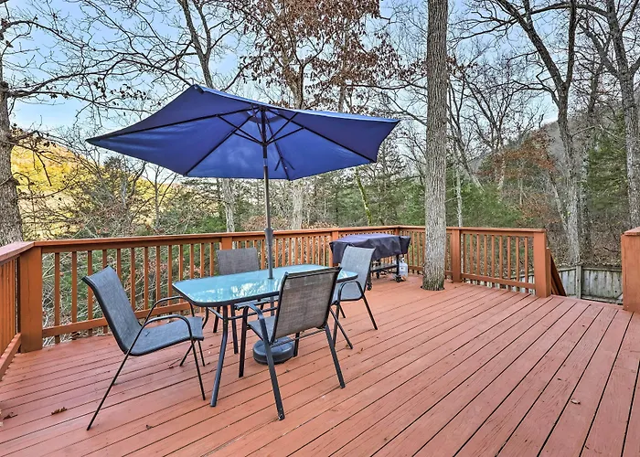Holiday Island Home: Mountain View + Hot Tub!
