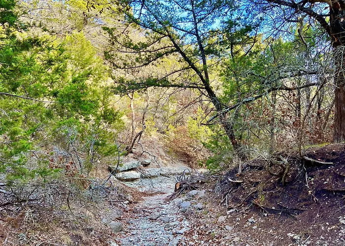 Countryside Retreat: Trails, Sports, and Family Fun