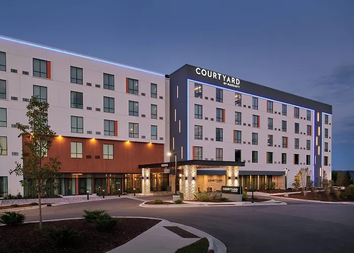 Courtyard By Marriott Petoskey At Victories Square
