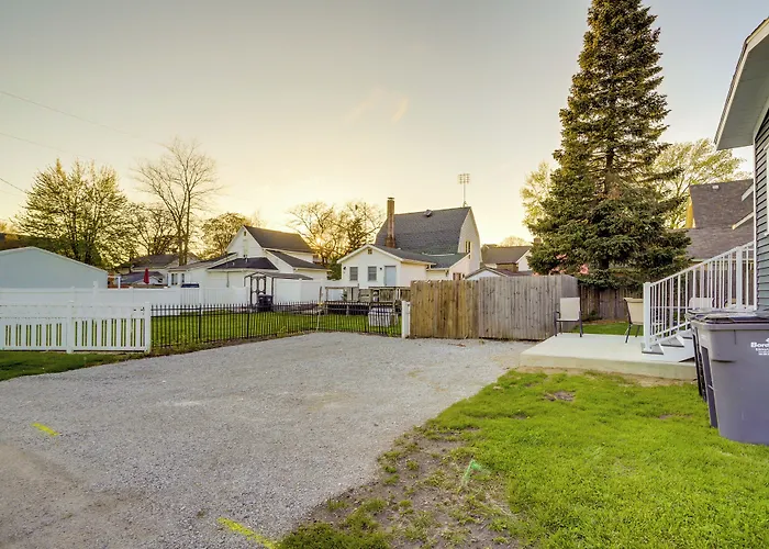 Indiana Vacation Rental - Walk To Syracuse Lake!