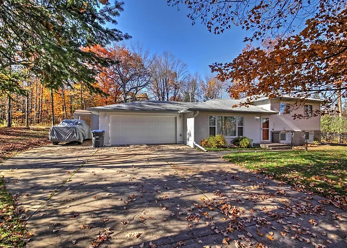 Quaint Duluth Hideaway W/ Private Fenced-In Yard!