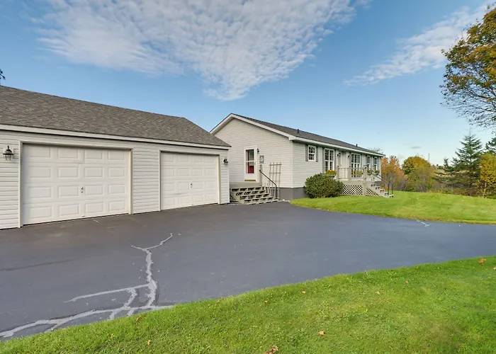 Maine Retreat W/ Ocean Views, Walk To Downtown!