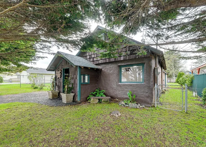 Unique Dog-Friendly Log Cabin: Short Walk To Ocean