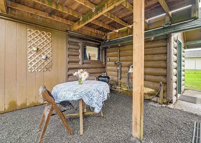 Unique Dog-Friendly Log Cabin: Short Walk To Ocean