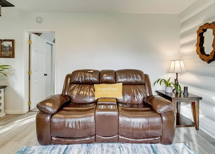 Unique Dog-Friendly Log Cabin: Short Walk To Ocean