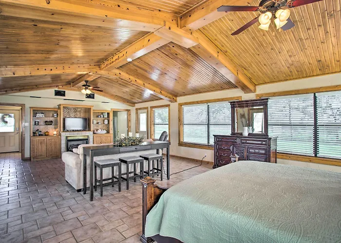 Pet-Friendly Efficiency Cottage W/ Pool!