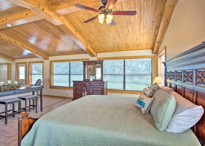 Pet-Friendly Efficiency Cottage W/ Pool!