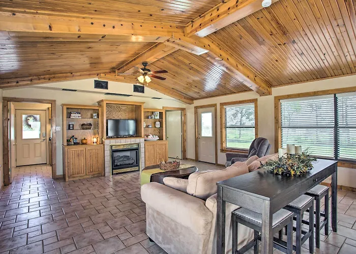 Pet-Friendly Efficiency Cottage W/ Pool!