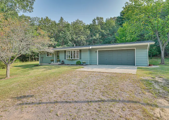 Four-Season Home On Scenic Bluff Country Acreage!