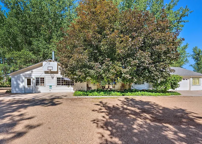 Caldwell Country Home On Quiet Acreage