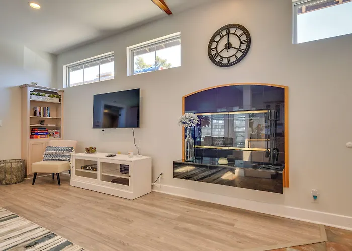 Luxe Pasadena Casita W/ Fireplace & Grill
