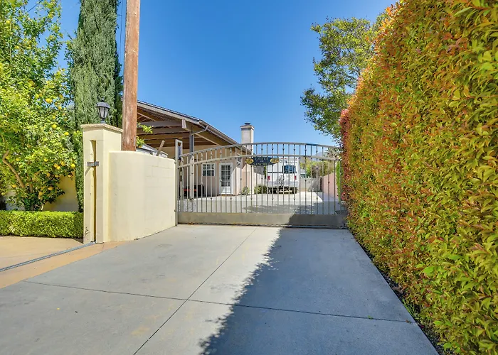 Luxe Pasadena Casita W/ Fireplace & Grill