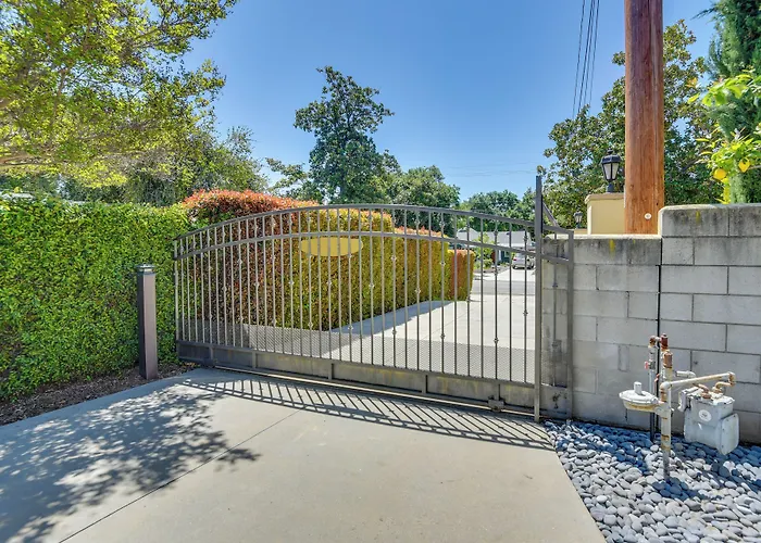 Luxe Pasadena Casita W/ Fireplace & Grill