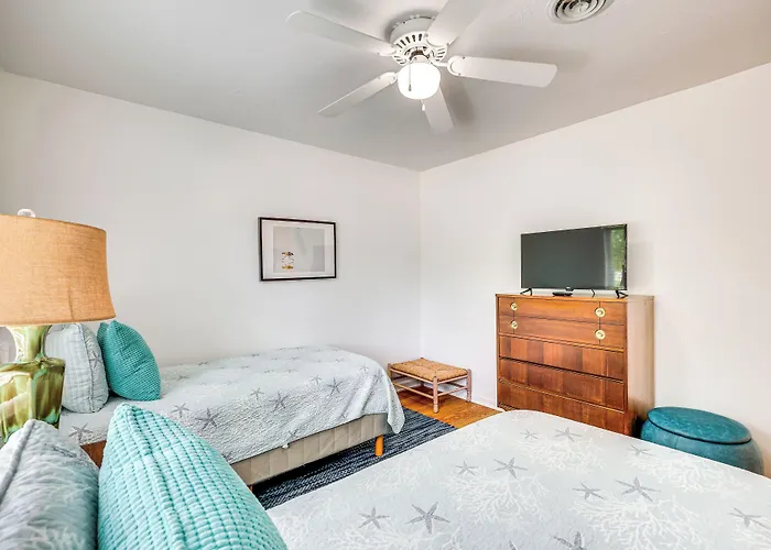 Oak Island Cottage: Minutes To Long Beach!