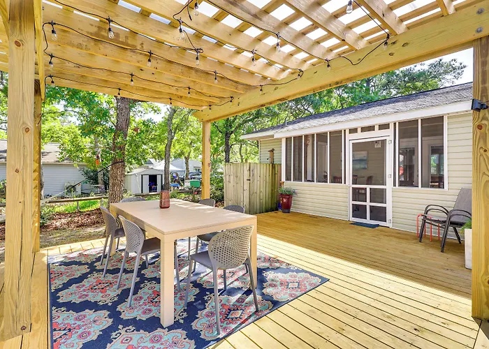 Oak Island Cottage: Minutes To Long Beach!