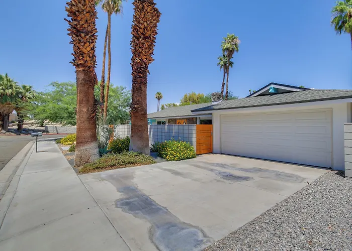 Funky Palm Springs Paradise Near Golf Courses