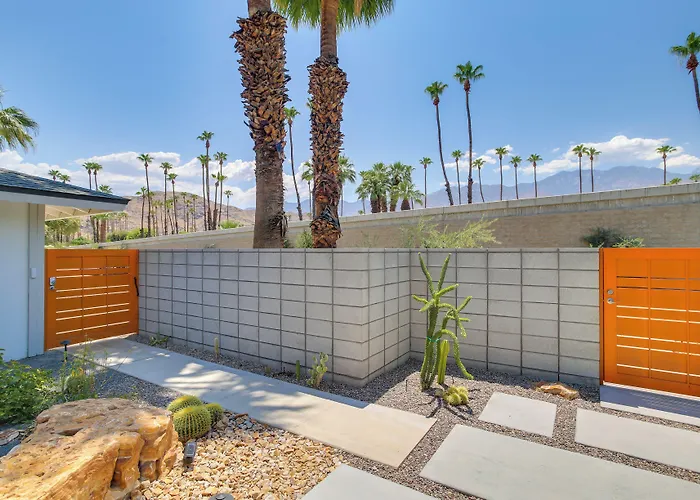 Funky Palm Springs Paradise Near Golf Courses