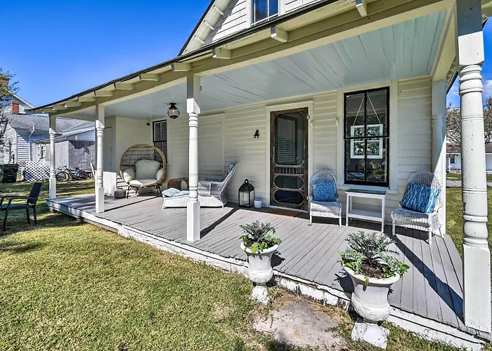 Cozy Currituck Home W/ Fire Pit Near Ferry!