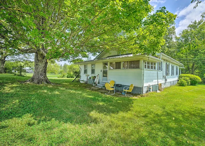 Historic Sparta Home Near Waterfalls & Hikes!