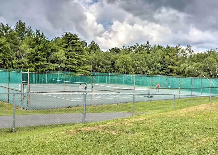 Near Lakes & Resorts: Pet-Friendly Long Pond Abode
