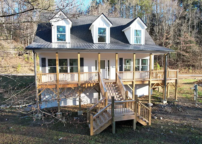 Charming Murphy House With Deck & River Views!