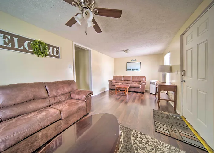 Geneva-On-The-Lake Cottage W/ Patio: Walk To Shore