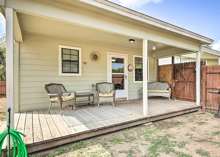 Cozy Canyon Lake Cottage: 1 Mi To Guadalupe River!